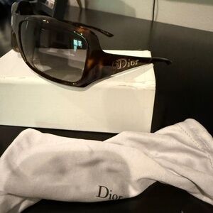 Christian DIOR brown tortoise sunglasses